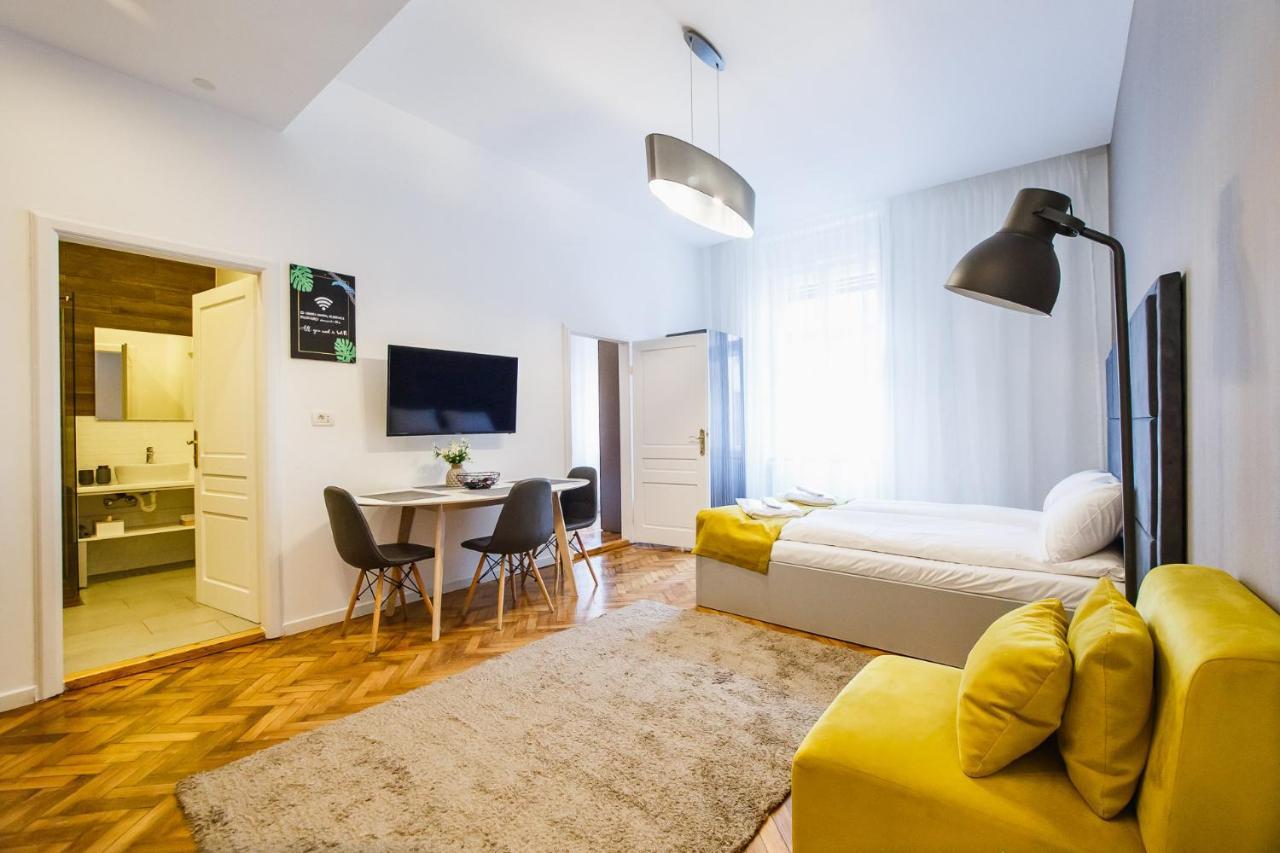 Eat It Cozy Downtown Apartments 오라데아 외부 사진