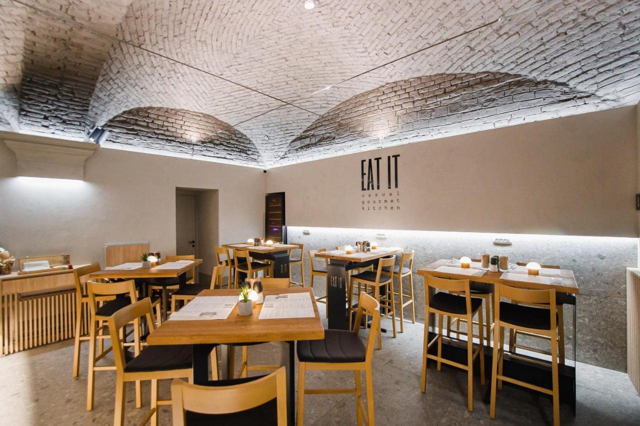 Eat It Cozy Downtown Apartments 오라데아 외부 사진